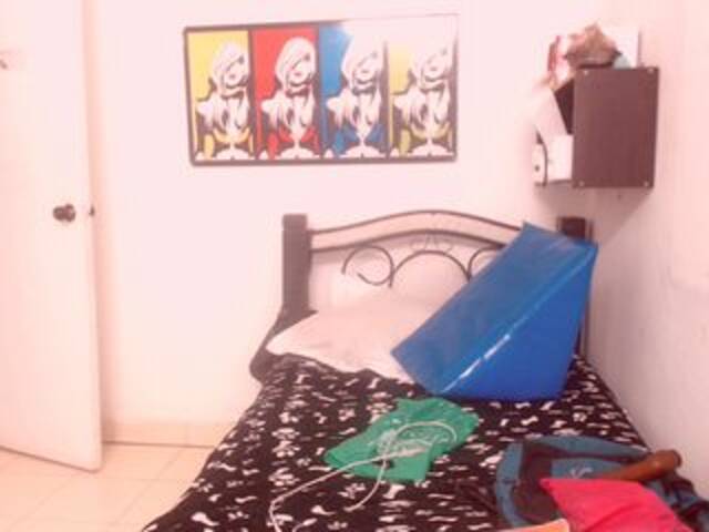 Екранни снимки на излъчване BigBustyBlack