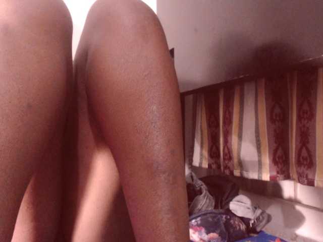 Екранни снимки на излъчване BigBustyBlack