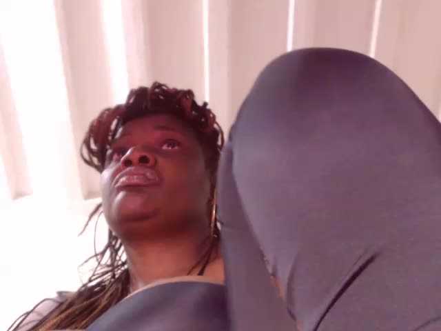 Екранни снимки на излъчване BigBustyBlack