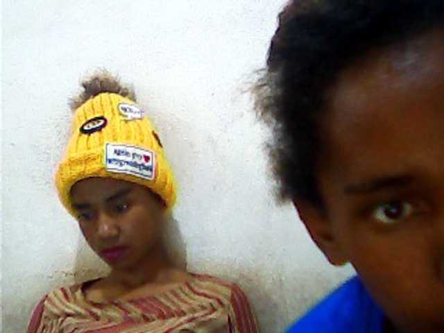 Екранни снимки на излъчване Black-Doubles