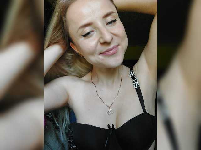 Екранни снимки на излъчване blonde-kisses
