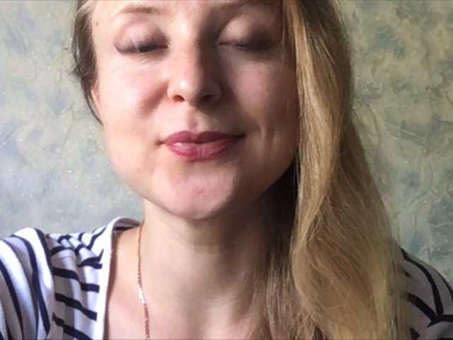 Екранни снимки на излъчване blonde-kisses