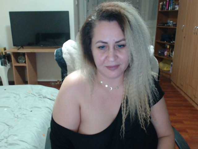 Снимки BlondeElla 1000 tokens who want me and love me