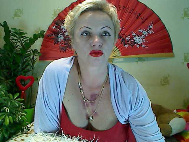 Екранни снимки на излъчване BlondySquirt