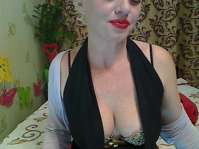 Екранни снимки на излъчване BlondySquirt