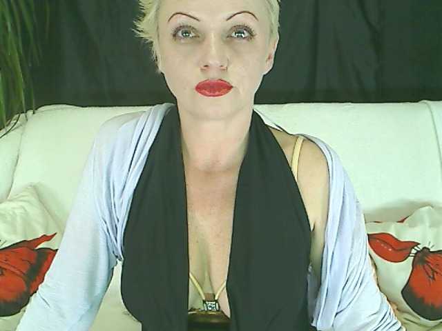 Екранни снимки на излъчване BlondySquirt