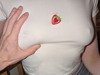 Еротичен видео чат Almond_milk