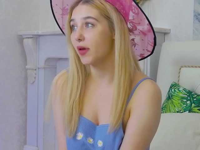 Екранни снимки на излъчване BondGirla