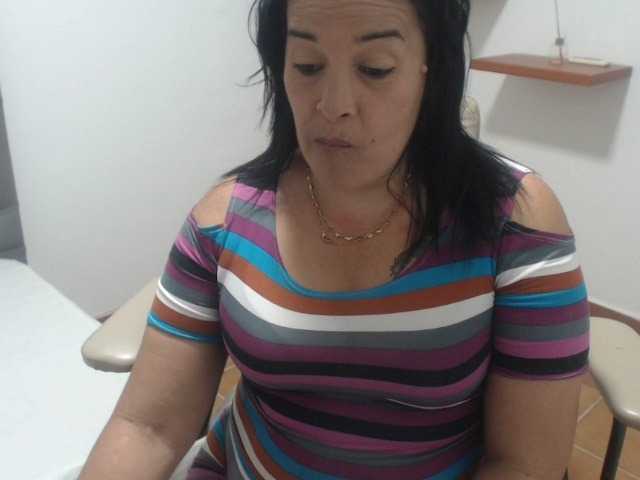 Екранни снимки на излъчване BRIYITHLOVER