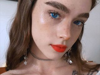 Еротичен видео чат BrokenDoll666