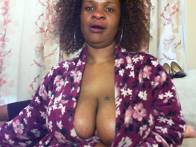 Екранни снимки на излъчване BUSTYMELLONS