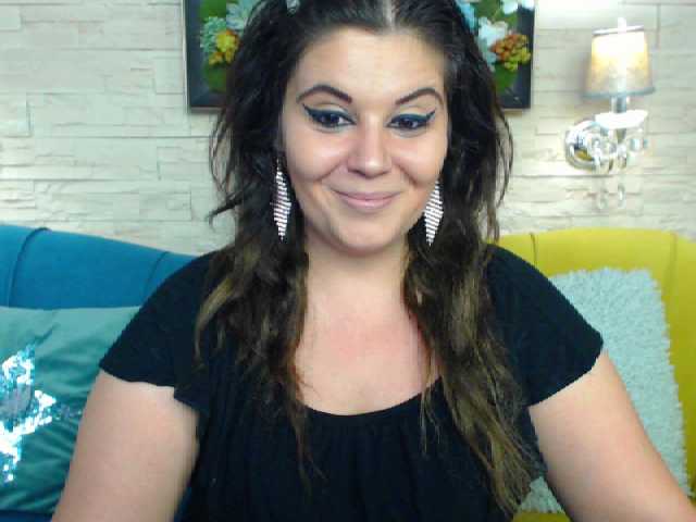 Екранни снимки на излъчване BustySarrah