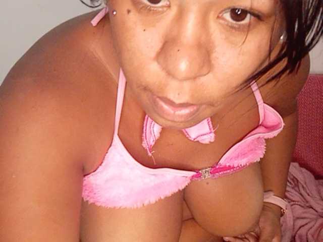 Екранни снимки на излъчване Camila21sexy