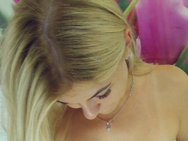 Екранни снимки на излъчване CamomillaG