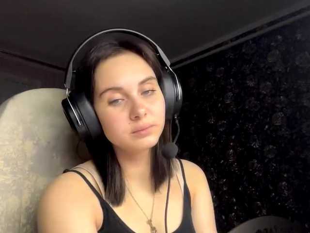 Екранни снимки на излъчване CANDY-LIPS-GIRL