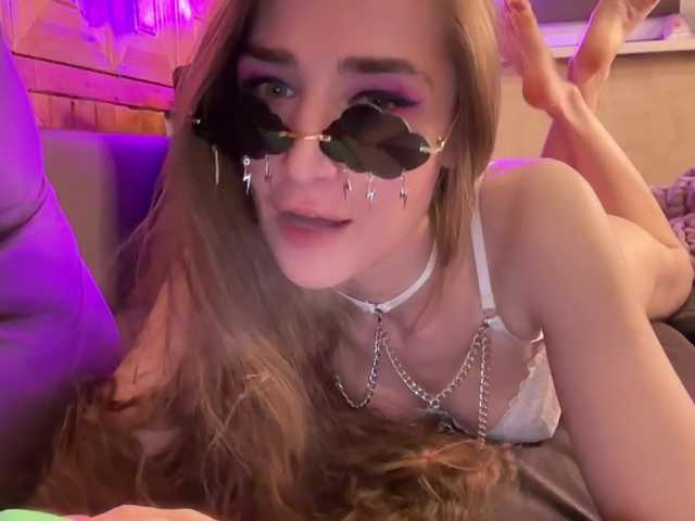 Екранни снимки на излъчване SweetyMeow