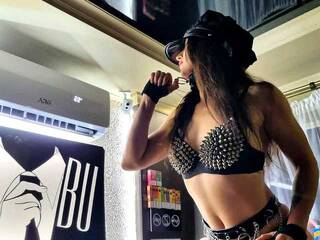 Еротичен видео чат Carin-France