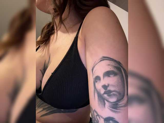 Екранни снимки на излъчване Carol-Ferrer