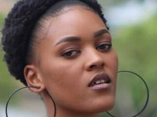 Еротичен видео чат Carry-Brie