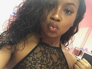 Еротичен видео чат charliebarbie