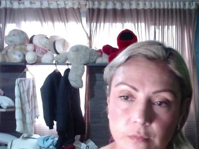 Екранни снимки на излъчване Charlizetheron1