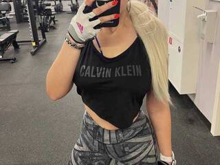 Еротичен видео чат CharlottaShy