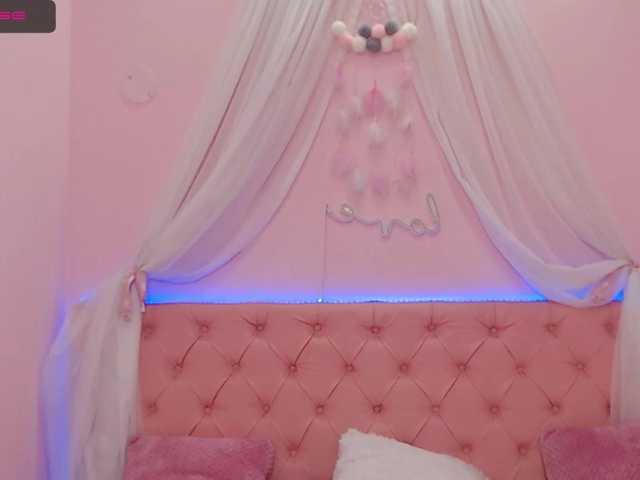 Екранни снимки на излъчване CharlotteRey