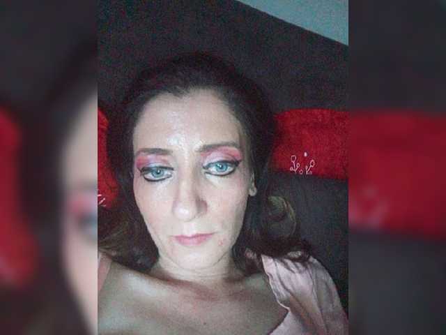 Екранни снимки на излъчване ChristianaHot