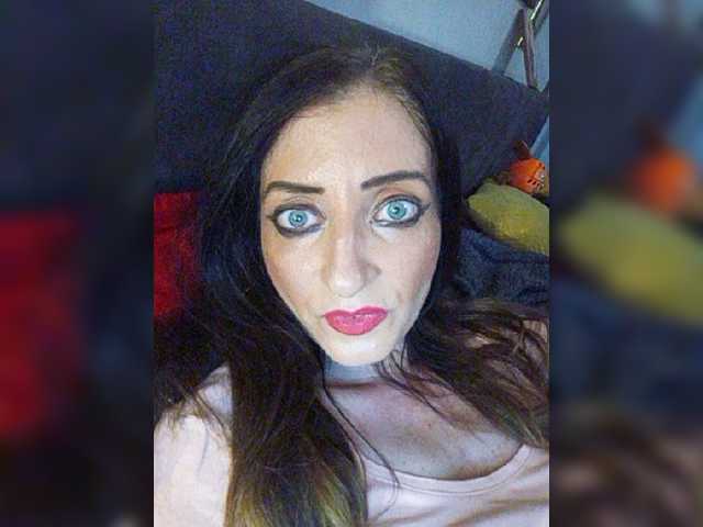 Екранни снимки на излъчване ChristianaHot