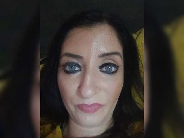 Екранни снимки на излъчване ChristianaHot