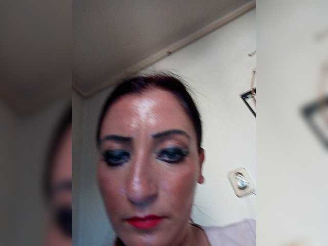 Екранни снимки на излъчване ChristianaHot