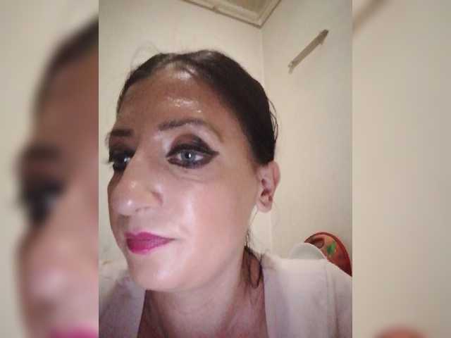 Екранни снимки на излъчване ChristianaHot