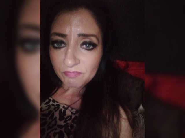 Екранни снимки на излъчване ChristianaHot