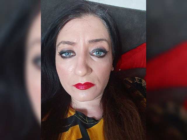 Екранни снимки на излъчване ChristianaHot