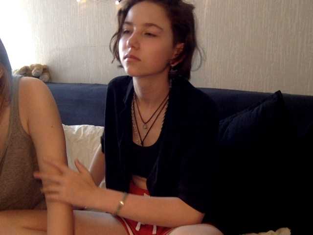 Екранни снимки на излъчване CleoAndTiena