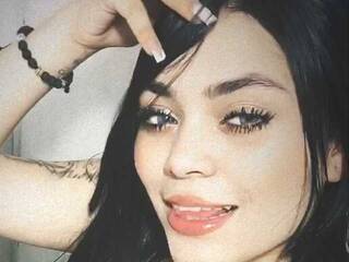 Еротичен видео чат Clhoe-Doll