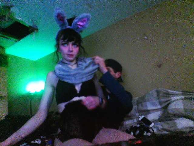 Екранни снимки на излъчване cloverbbombaee
