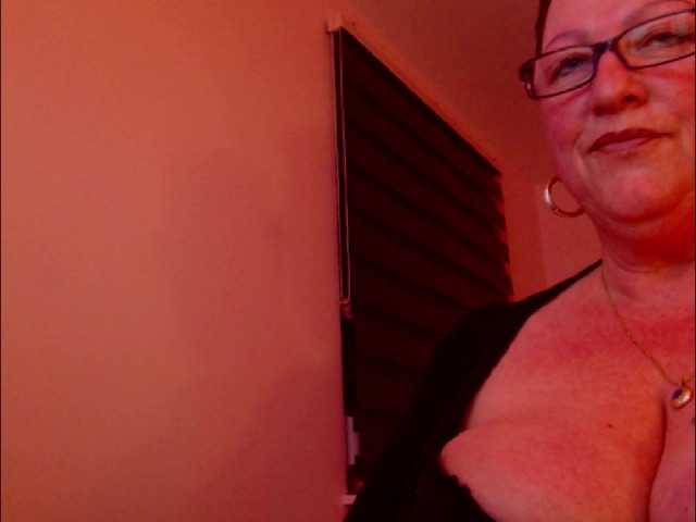 Снимки Connyat99 Make Mistress Conny happy with the vibration 201 ultra high kiss tits flash 80 tips guys kiss