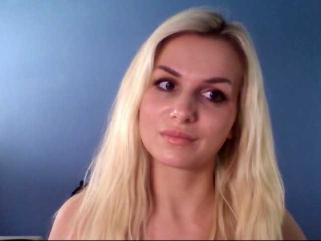 Екранни снимки на излъчване Cornelia22hot