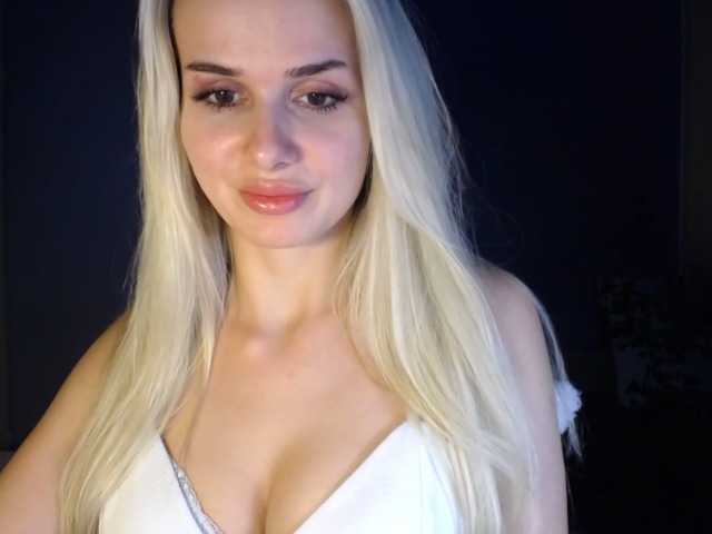 Екранни снимки на излъчване Cornelia22hot