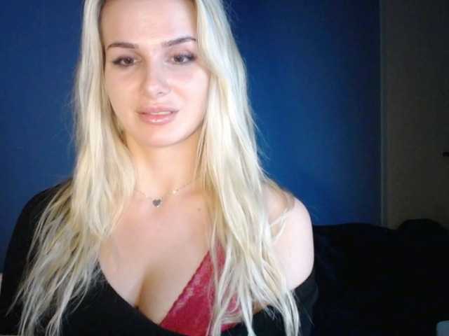 Екранни снимки на излъчване Cornelia22hot
