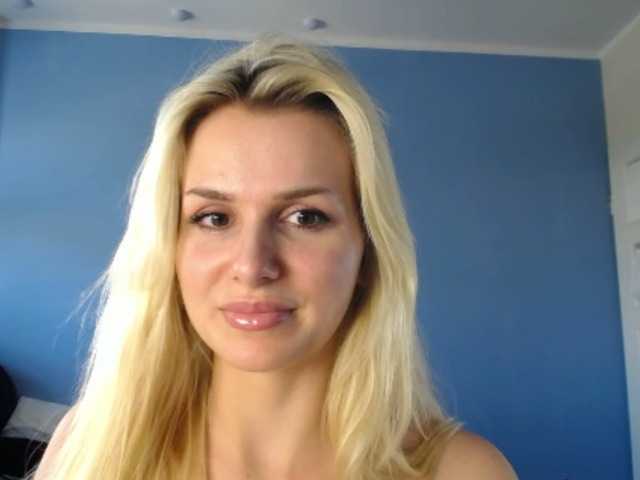 Екранни снимки на излъчване Cornelia22hot