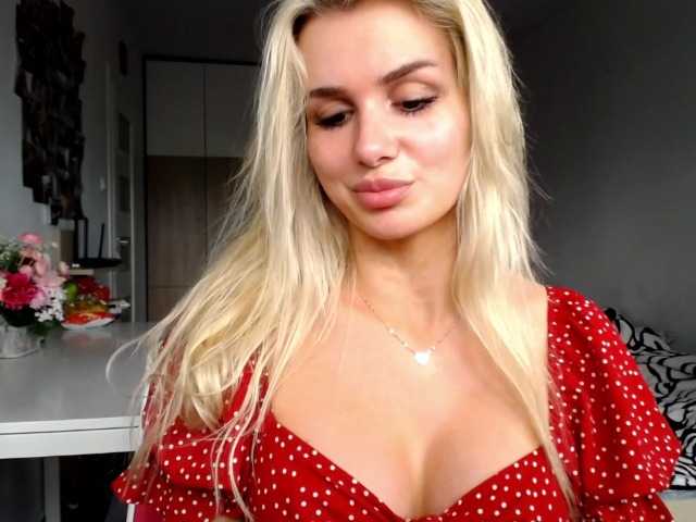 Екранни снимки на излъчване Cornelia22hot