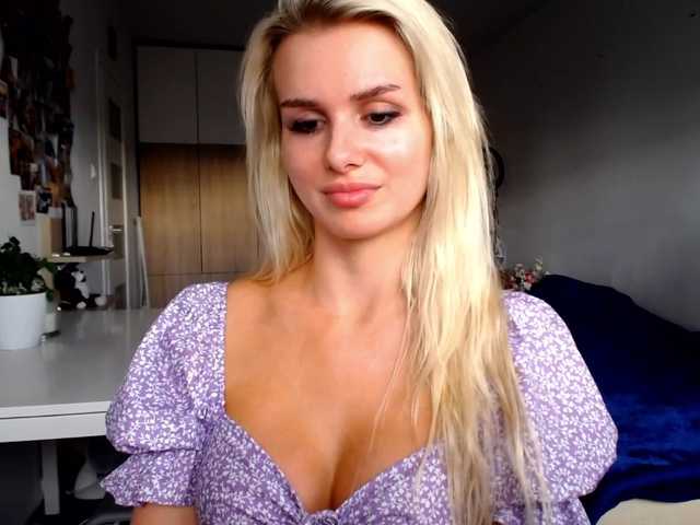 Екранни снимки на излъчване Cornelia22hot