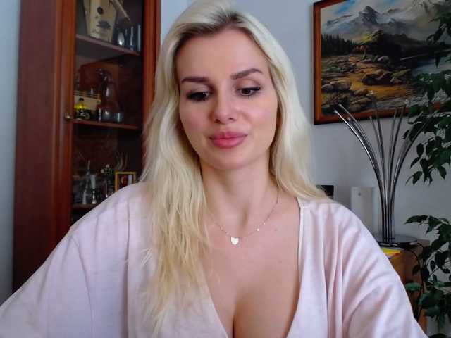Екранни снимки на излъчване Cornelia22hot