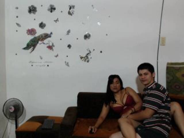 Екранни снимки на излъчване COUPLESGAME