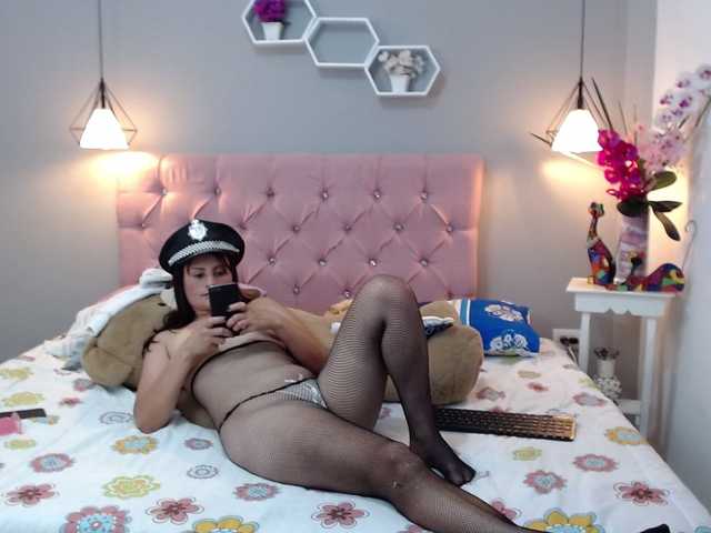 Снимки cristhye-hot hey guys welcome to my room #anal #pussy #playwithcum #tits #sexydance #ass # playdildo