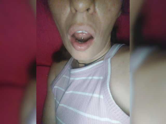 Снимки CurlyHanna #horny#pircing#tongue#nipples#perfored#milf#