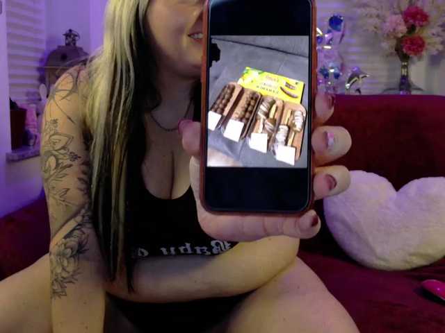 Екранни снимки на излъчване Curvyangelina