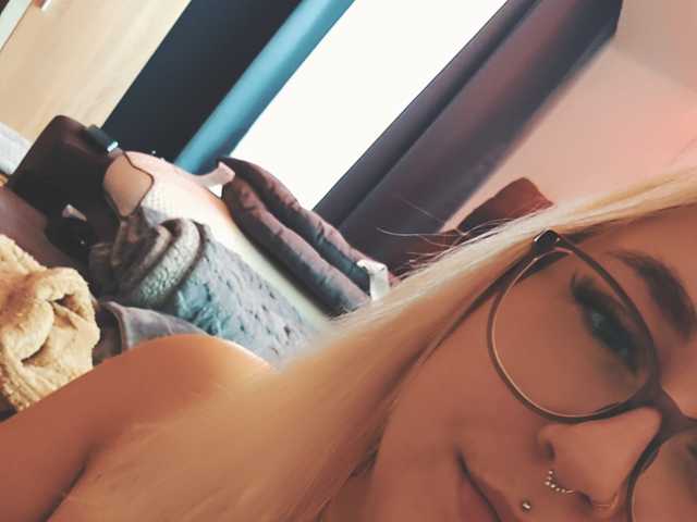 Снимка на профила Curvymelli97